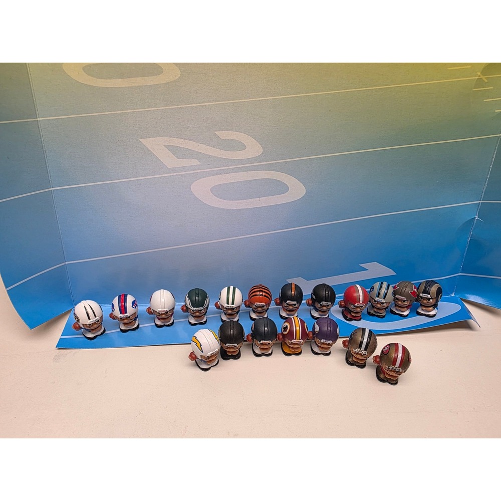 NFL Micro Figures Lot of 17 Mini Football Players with Field Backdrop Display